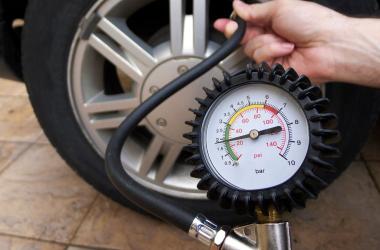 Из-за чего спускают шины и как это предотвратить?