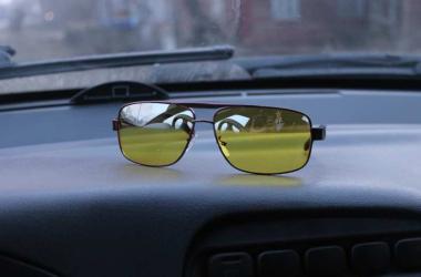 Очки для водителя: антибликовые, поляризационные или солнцезащитные?