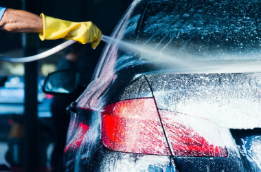 Стоит ли использовать спецсредства для мойки авто?